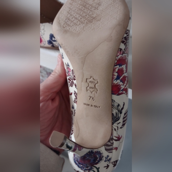 Tori Burch Elana Heel. Nearly New! Never worn. - Picture 4 of 11